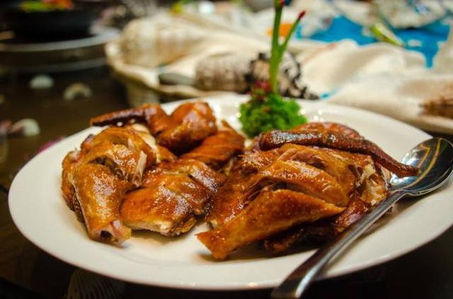 与动物有关的诗句，有关动物的诗句（6副妙用鸡鸭的对联）