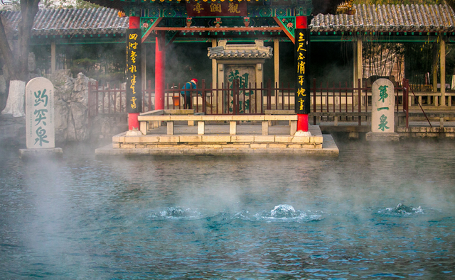 趵突泉景点介绍，趵突泉主要景点（趵突泉：泉源上奋）