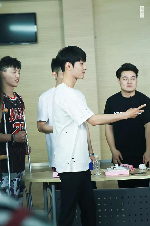 肖战快乐大本营，肖战郑爽快乐大本营哪一期（肖战一共上了四次《快乐大本营》）