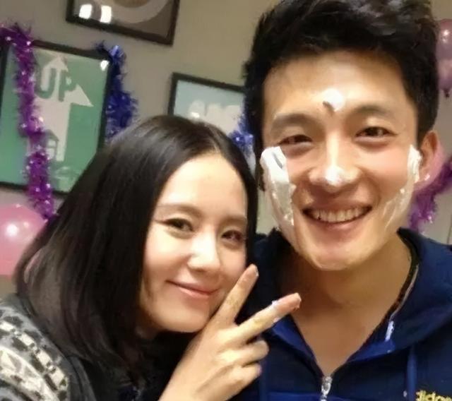 杨鸣为什么和唐佳良结婚,杨鸣老婆唐佳良巨富(这10位"英年早婚"男星)