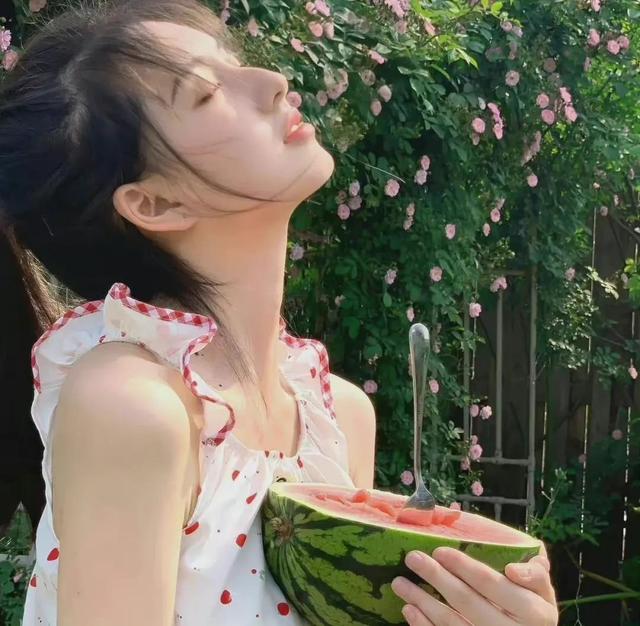 绿色小清新系列的qq女生头像  夏有森光暖无疑微信，绿色小清新系列的qq女生头像  夏有森光暖无疑（女生头像：夏日清新绿色系头像）