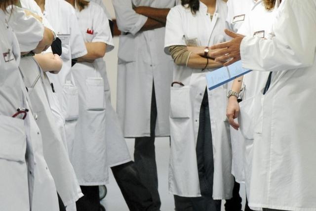 女生学医学影像学影响身体吗，女生千万不要学医学影像（看了她们上课的日常状态）