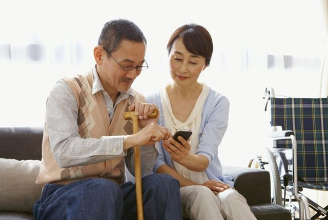 肥水不流别人田，所谓肥水不流外人田什么意思（65岁大妈：肥水不流外人田）