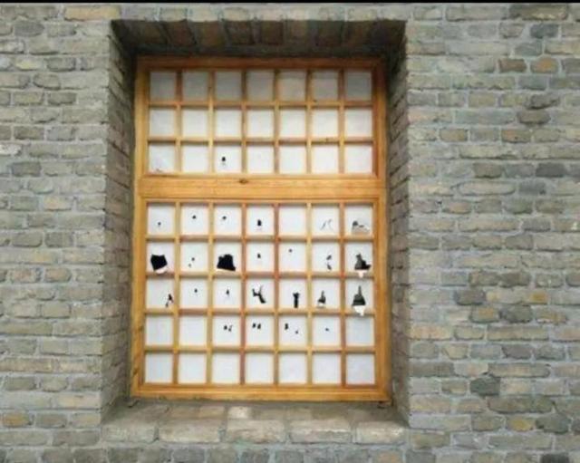 床头对着窗户好不好，床头床尾对着窗户好吗（俗语“床靠两面墙）