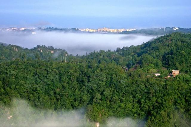 黃水的旅遊景點有油草河風景區,馬腦城風景區,土家民居觀光區,大風堡