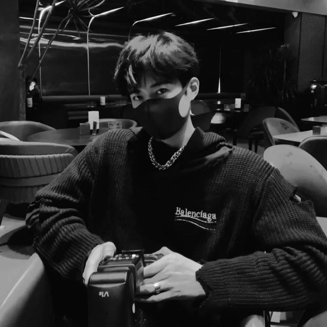 高级感男生头像，高级感拉满的男生头像微信（小众又高级的不露脸男生头像）