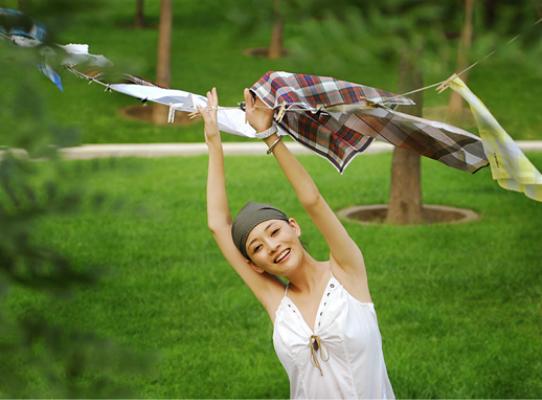 连奕名前妻陈佳妍：离婚后独自抚养女儿，不用男人也幸福
