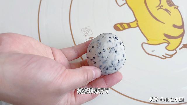 只有面粉可以做什么好吃的，面粉可以做什么好吃的（面粉里加入1把黑芝麻）