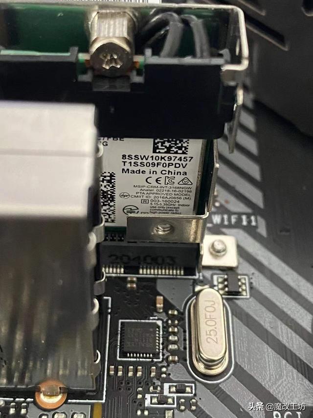 带wifi的主板，带wifi的主板如何使用（520蓝牙WIFI主板配AMD锐龙PRO处理器跑分16万）