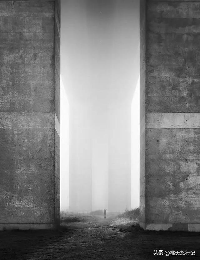 简约黑白线条画人物微信头像，黑白线描画人物头像（2022年黑白极简主义摄影获奖作品）