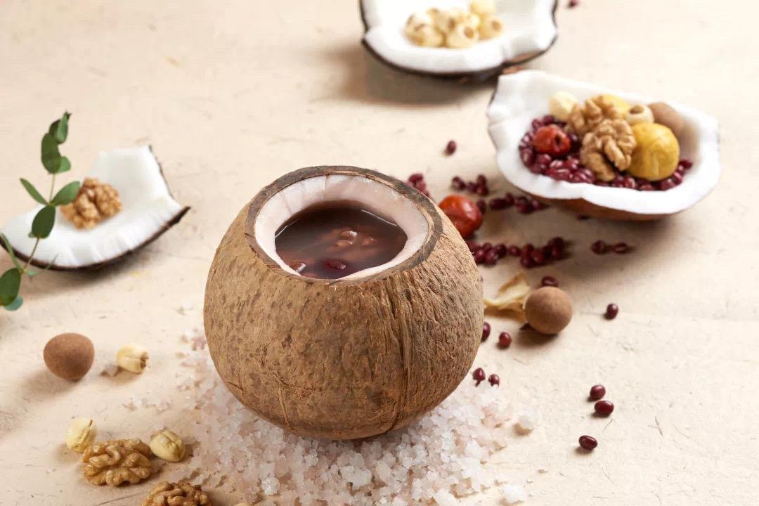椰子怎么吃椰汁和椰肉，海南人教你椰子的食用方法