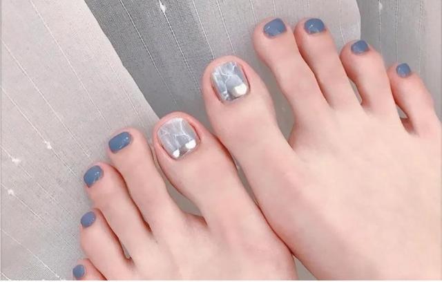美甲脚趾方法步骤，脚趾甲美甲教程（脚趾甲美甲）