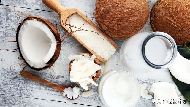 椰奶和椰汁有什么区别，椰汁和椰奶的区别（椰子水和椰奶究竟有何不同）