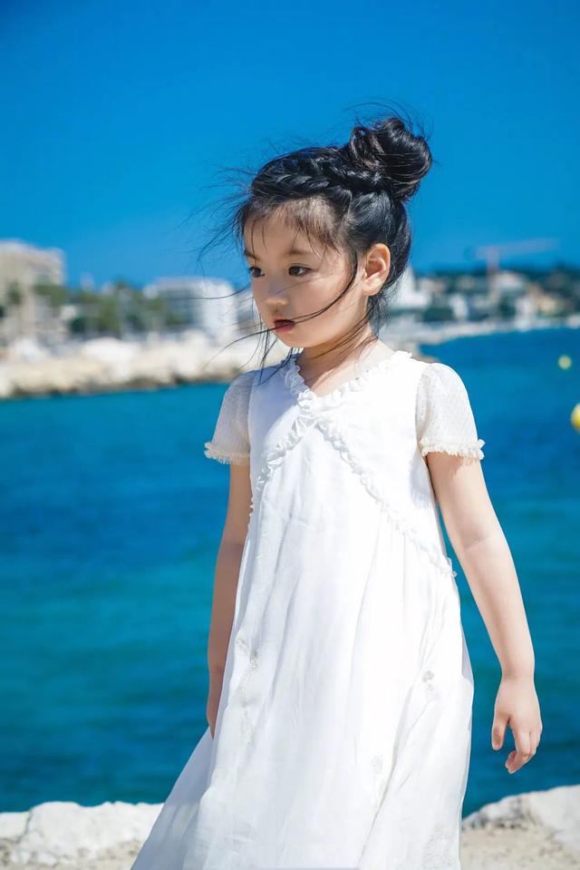 爸爸去哪儿阿拉蕾，爸爸去哪儿第五季董力阿拉蕾回归（还记得《爸爸去哪儿4》里的阿拉蕾吗）