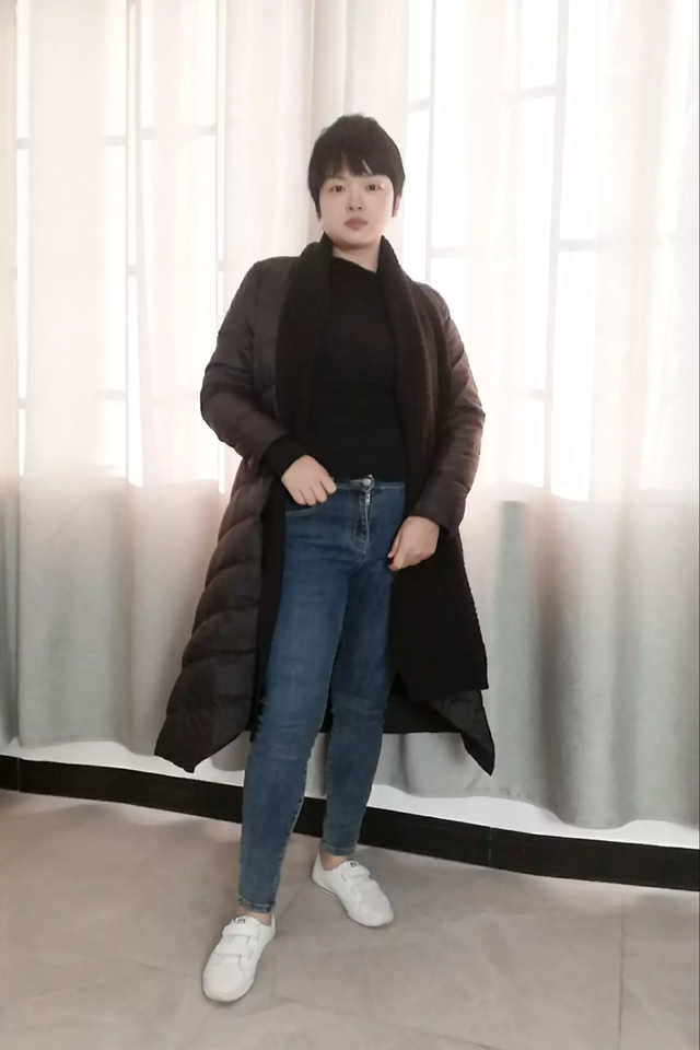 长款卫衣怎么搭配，黑色长款卫衣怎么搭配（黑色长款羽绒服的一衣多搭）