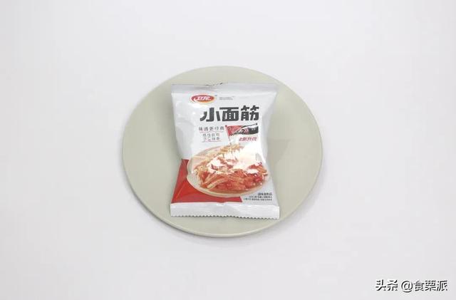 卫龙大面筋是什么做的，卫龙大面筋原料是什么（也就比某龙好吃100倍吧）