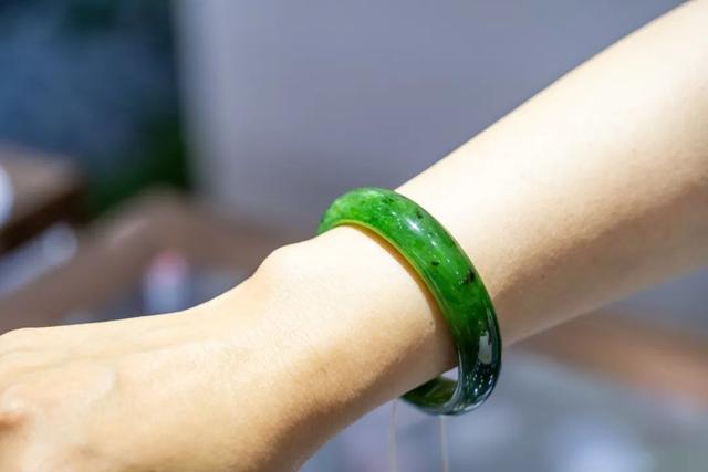 暇步士女鞋价格表，暇步士女鞋价格表和图片（贵友给你夏日不宅家的理由）