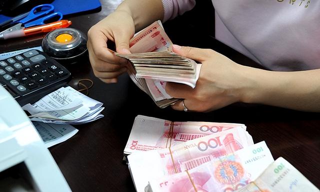 10万存三年定期利息是多少，存10万定期3年利息多少（还是购买三年国债好）