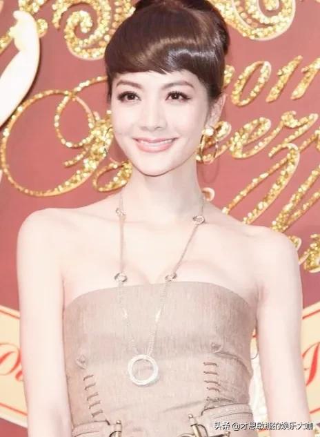 吴亚馨：美貌容颜，性感标配