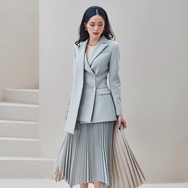 初春穿什么衣服，初春穿什么衣服显白（初春穿搭搭配小技巧）