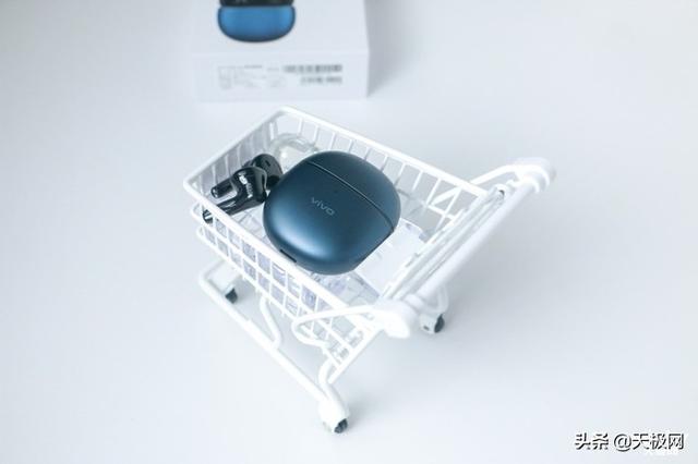 vivo蓝牙耳机怎么连接手机，蓝牙耳机怎么连接vivo手机（Air体验：翻转之间）