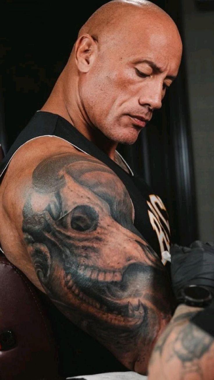 约翰塞纳能否复制巨石强森的成功之路?