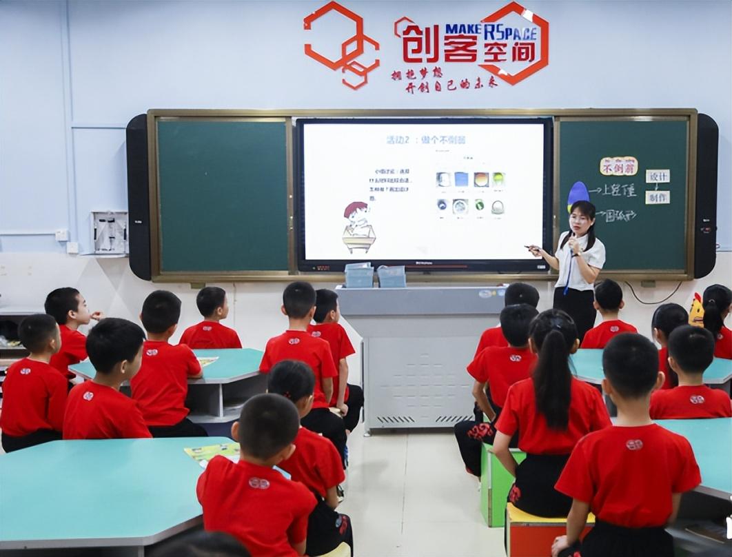 私立学校当老师（女教师工作3年）