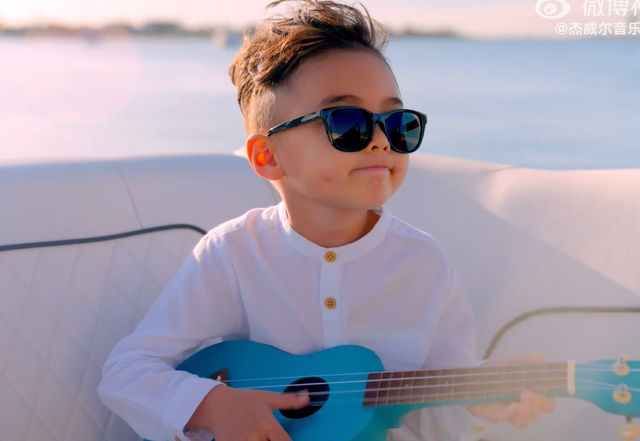 吉他 粉色 小清新，吉他的图片大全唯美（儿子罗密欧首次出镜）