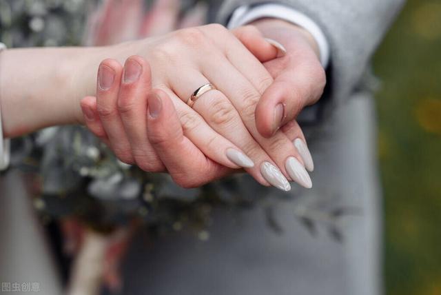 被一个女人拉黑意味着什么，女生把你拉黑说明什么（电话被老婆拉黑了）