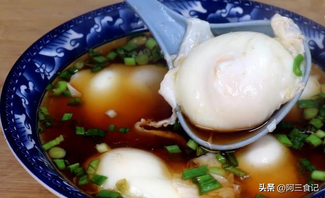 如何将水煮荷包蛋做得完整、好吃，如何将水煮荷包蛋做得完整,好吃又简单（切记不要直接下锅煮）
