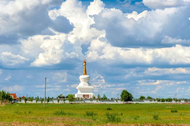 七八月份最适合旅游的地方，7-8月最适合旅游的地方（探索天地间的五光十色）