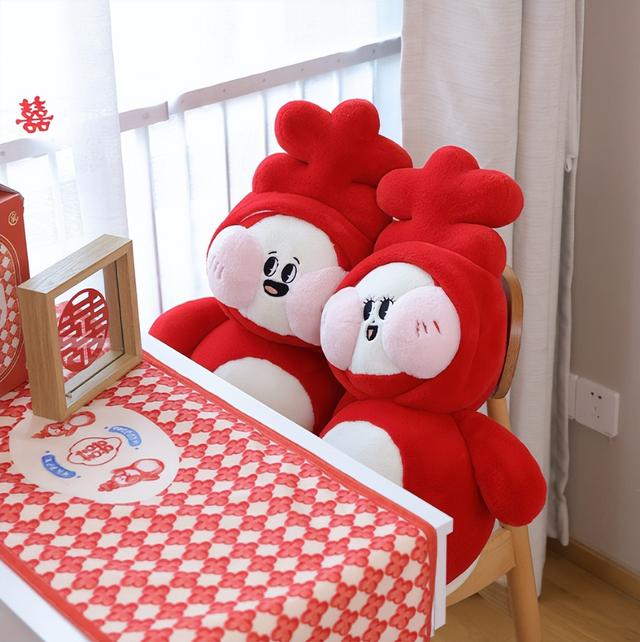 结婚30年送老婆什么礼物好，结婚30年送什么礼物（送给新人满满的祝福）