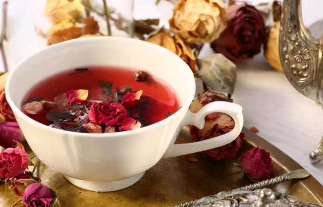 玫瑰花茶的泡法，玫瑰花茶的泡法解析（女性朋友不妨每天喝一杯）