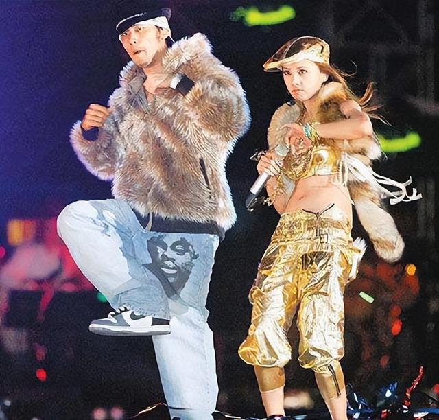 遥想当年——双J恋：周杰伦蔡依林曲折恋情全纪录
