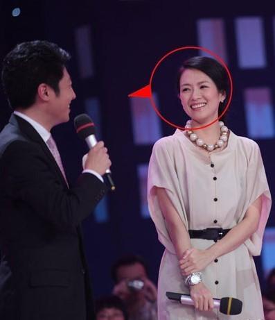 撒贝宁现在婚姻情况，外国洋娇妻温柔可爱