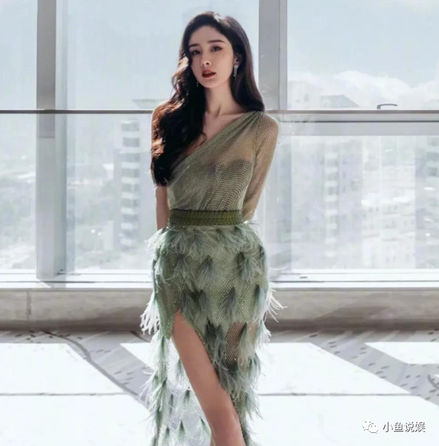 杨幂潜规则照片，杨幂说陪睡非常正常