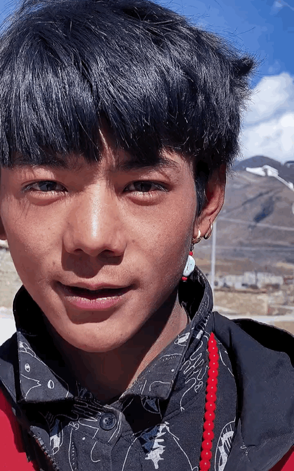 姓丁的明星有哪些人,姓丁的明星(国民网红之路越走越稳)