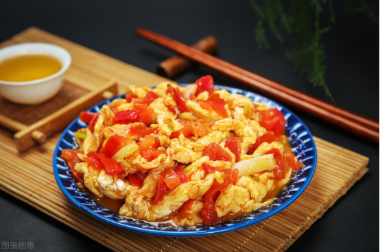 西红柿鸡蛋饼的制作方法，鸡蛋西红柿饼怎么做（做西红柿炒鸡蛋时）