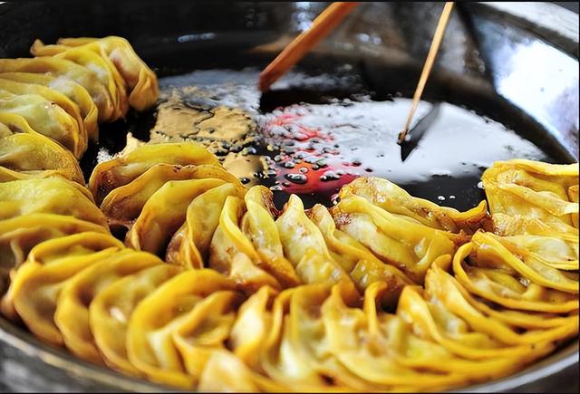 南京最有名最美味的小吃，南京小吃车哪里有卖的（南京最有名气的8种小吃）