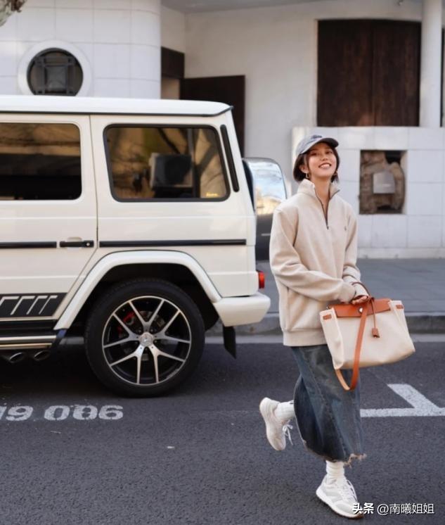 穿裙子配什么外套好看，穿裙子配什么外套好看春季（最近流行一种穿法）