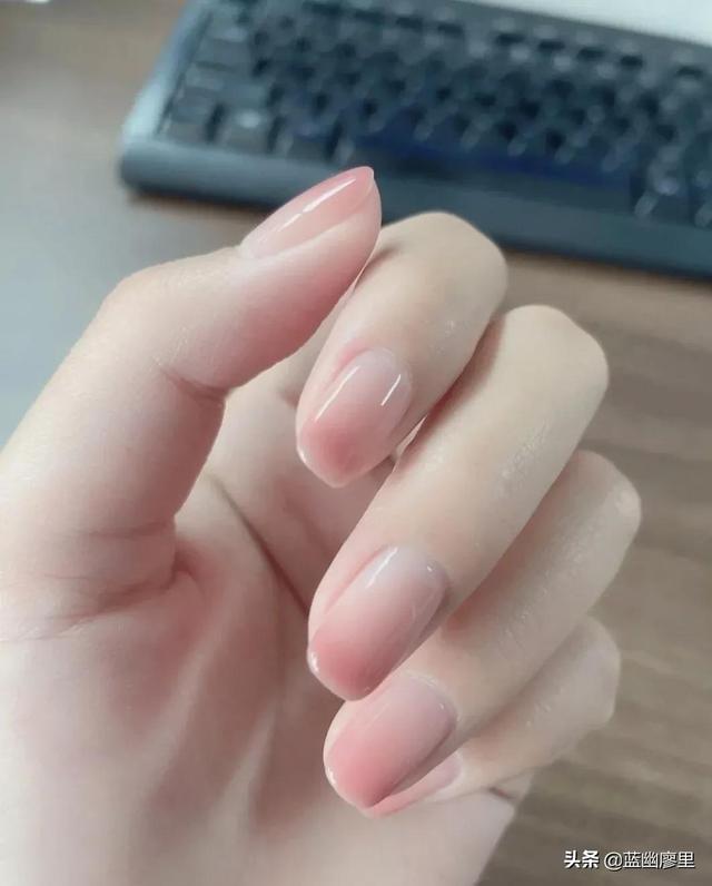 指甲发黄了怎么办，指甲发黄了怎么办小妙招（美甲时间久了为什么会发黄）