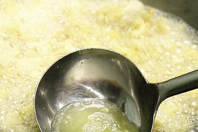 猪油有异味怎么去除，猪油有骚味怎么处理（猪油白净香浓没腥味）