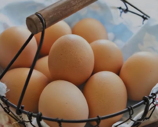 一天吃两个鸡蛋，一天吃2个鸡蛋好吗（不同人群有不同的吃法）