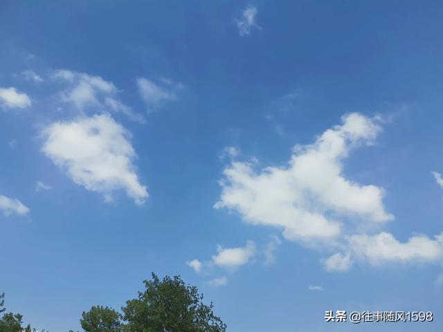 有一种治愈叫天空蓝，治愈系天空蓝什么意思（治愈系的蓝色天空之城）