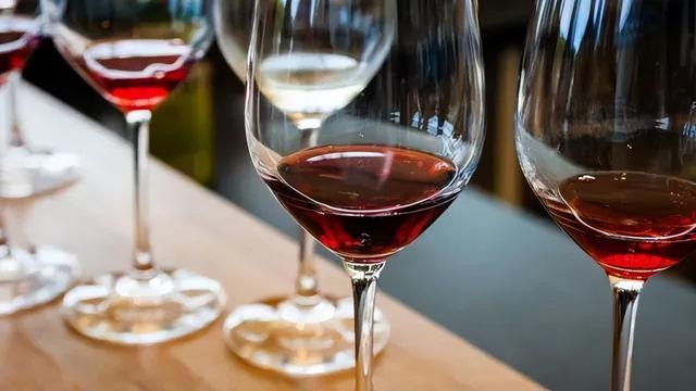 性价比最高的十款红酒，性价比最高的新能源汽车（到底哪个国家的葡萄酒更好喝）