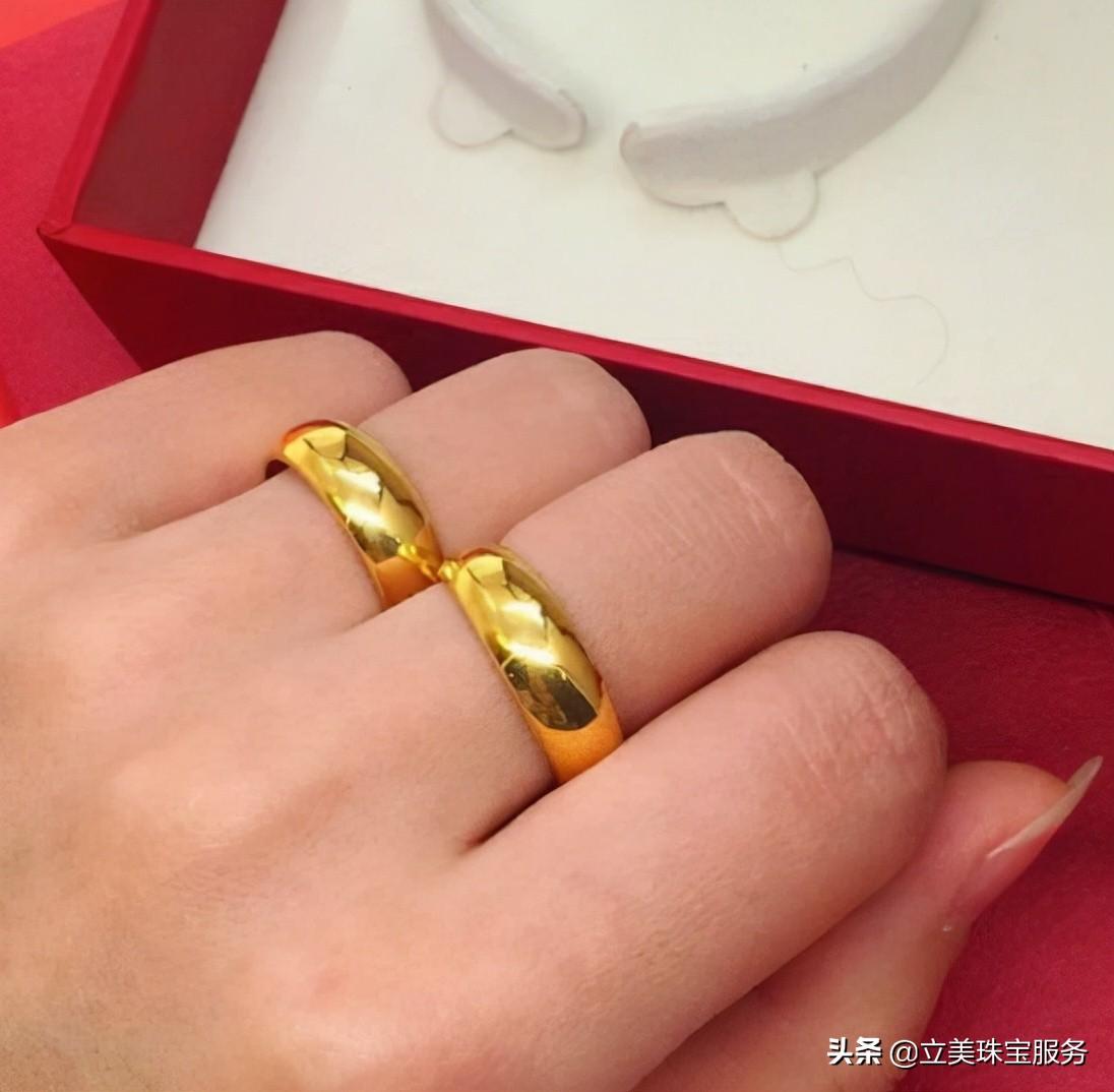 黄金戒指不管是什么时候购买都可以,只要你懂的购买就不会被坑的太惨.