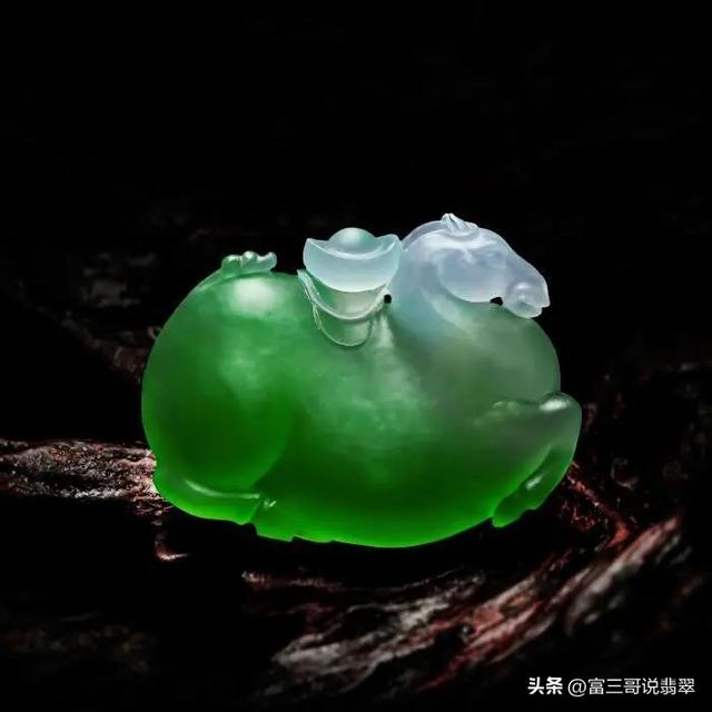 唐马的寓意和象征，唐马服饰图片（▏翡翠玉雕艺术创作——《唐马》）
