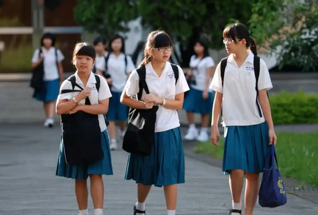 初中上私立有什么好处，亲姐俩分别读公立初中和读私立学校