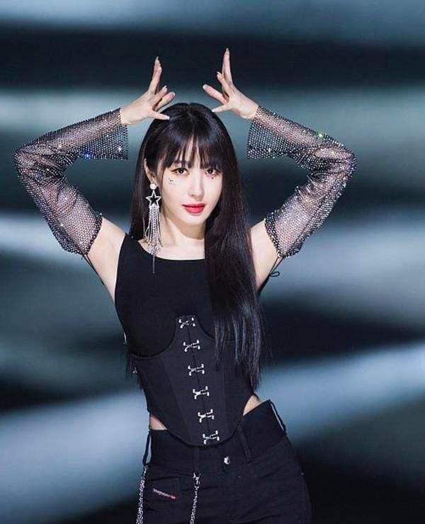 李菲儿：和黄晓明同居3年，因杨颖分手，35岁仍单身