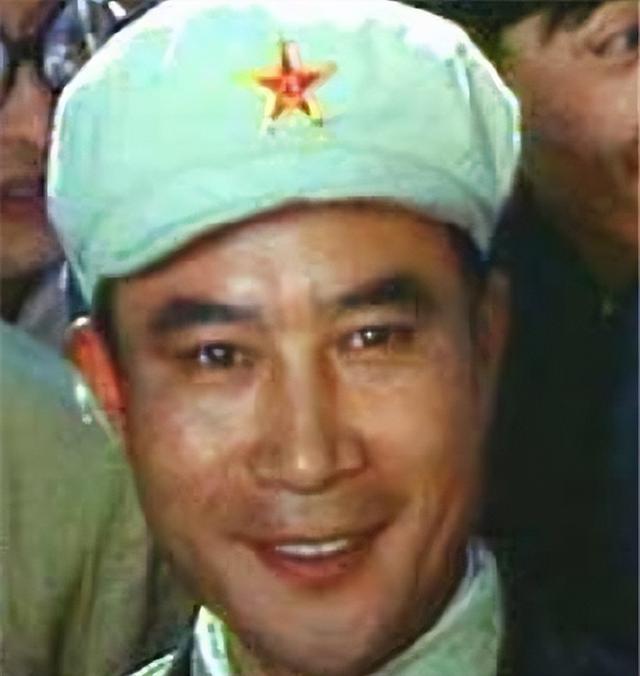 不仅名气大，军衔也高到吓人！这12个明星，个个一身正气堪称清流